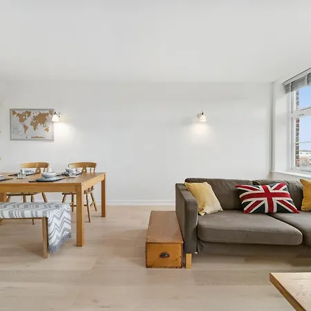 Top Floor In Central York. Free Parking Lejlighed *