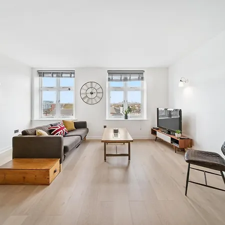 Top Floor In Central York. Free Parking *