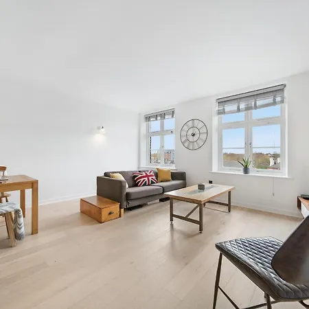 Top Floor In Central York. Free Parking Lejlighed York