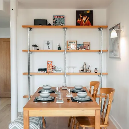 Top Floor In Central York. Free Parking *