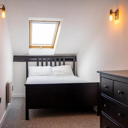 Apartment Top Floor In Central York. Free Parking York